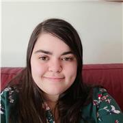 Giovane ragazza offre lezioni di italiano per stranieri